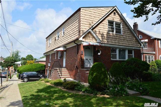 33-44 149 Pl , Flushing , NY 11354