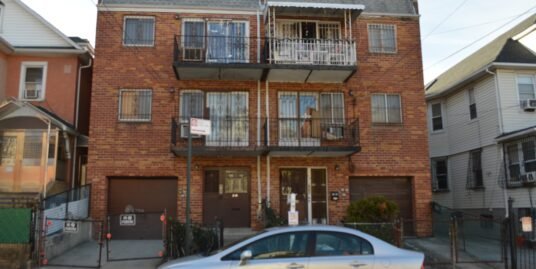 41-38 74St  ElmhurstNew York 11373, Queens