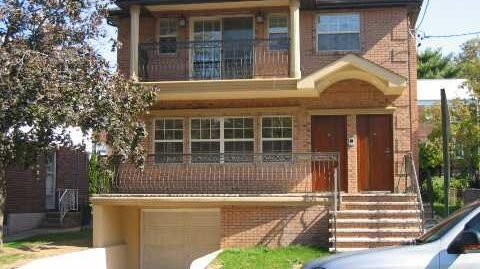      13-31 209th St  Bayside NY  11360                